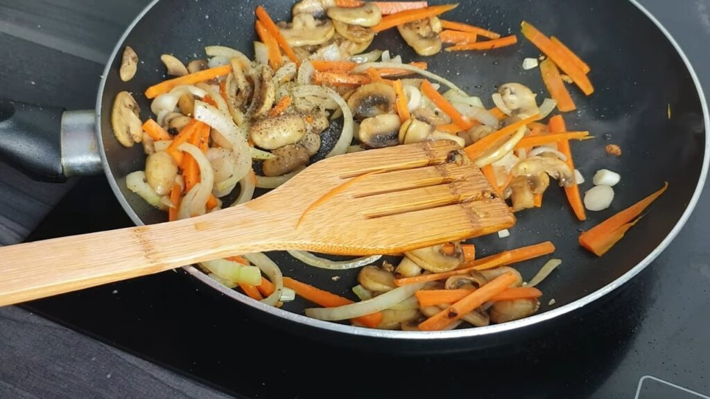 Удон с морепродуктами — recipe steps, step 4