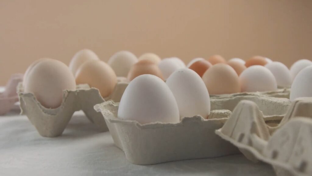 Куриные яйца