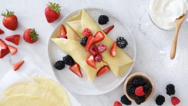 Млинці з маскарпоне та полуницею