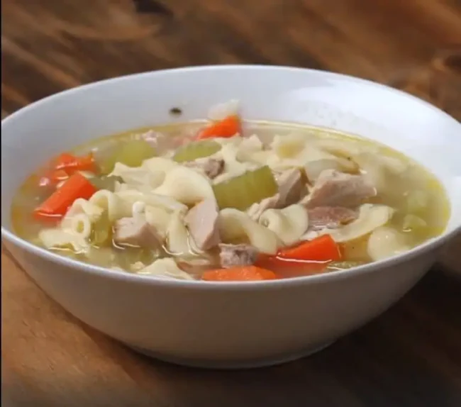 Курячий бульйон з вермішеллю
