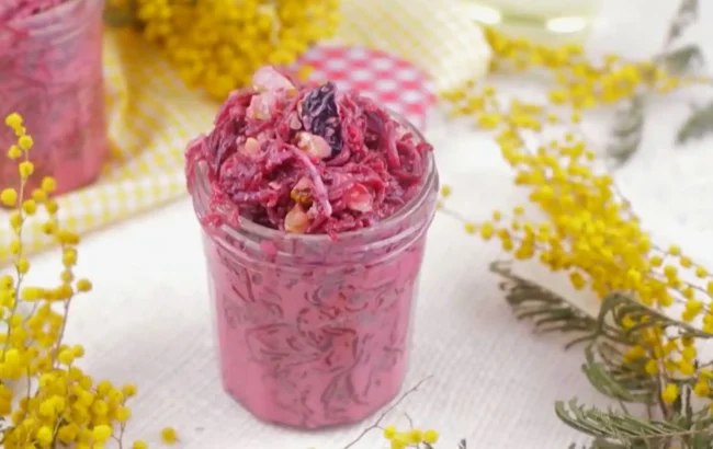 Буряк з чорносливом та горіхами