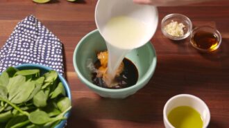Боул Будда с курицей, бататом и арахисовым соусом &mdash; шаг 3: Готовим арахисовый соус