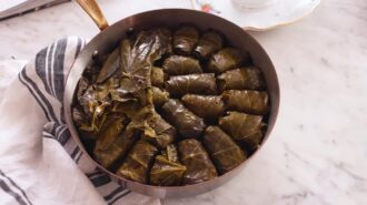 Долма с мясом и рисом — шаг 8: Подаём долму