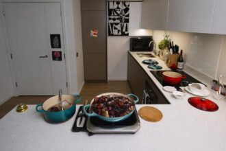 Фейжоада с чёрной фасолью и мясным ассорти &mdash; шаг 7: Томим до готовности