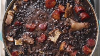 Фейжоада с чёрной фасолью и мясным ассорти &mdash; шаг 8: Пробуем и подаём