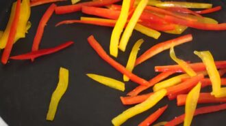 Джапче с говядиной и овощами &mdash; шаг 6: Обжариваем перец