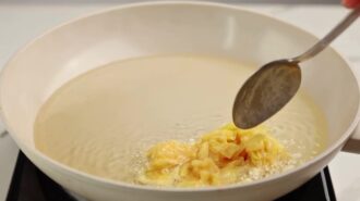 Капустные оладьи — шаг 9: Разогреваем масло