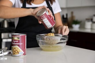 Классический рецет хумуса — шаг 1: Промываем и процеживаем нут