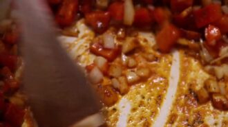 Локро — аргентинское мясное рагу — шаг 3: Добавляем специи