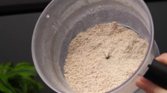 Морковный пирог с овсяной мукой без сахара — шаг 1: Готовим овсяную муку