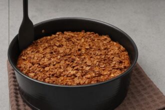 Морковный пирог с овсяной мукой без сахара — шаг 10: Остужаем пирог
