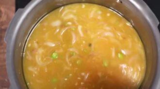 Шорба из чечевицы — шаг 4: Заливаем водой и специями
